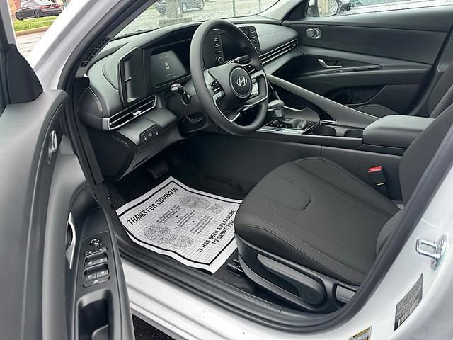 Used 2025 Hyundai Elantra Blue image 7