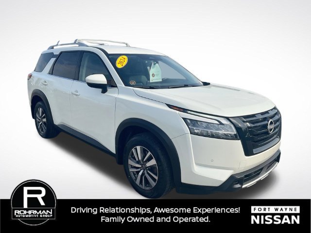 Used 2024 Nissan Pathfinder SL w/ Black Appearance Package AWD/4WD image 6