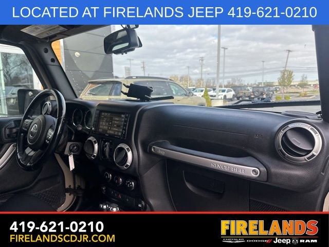 Used 2017 Jeep Wrangler Unlimited Rubicon w/ Connectivity Group AWD/4WD image 17