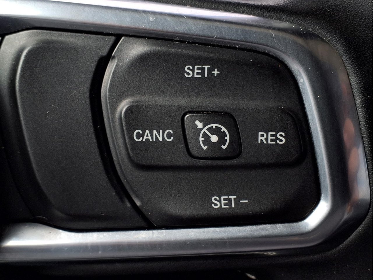Used 2022 Jeep Wrangler Unlimited Sahara AWD/4WD image 24