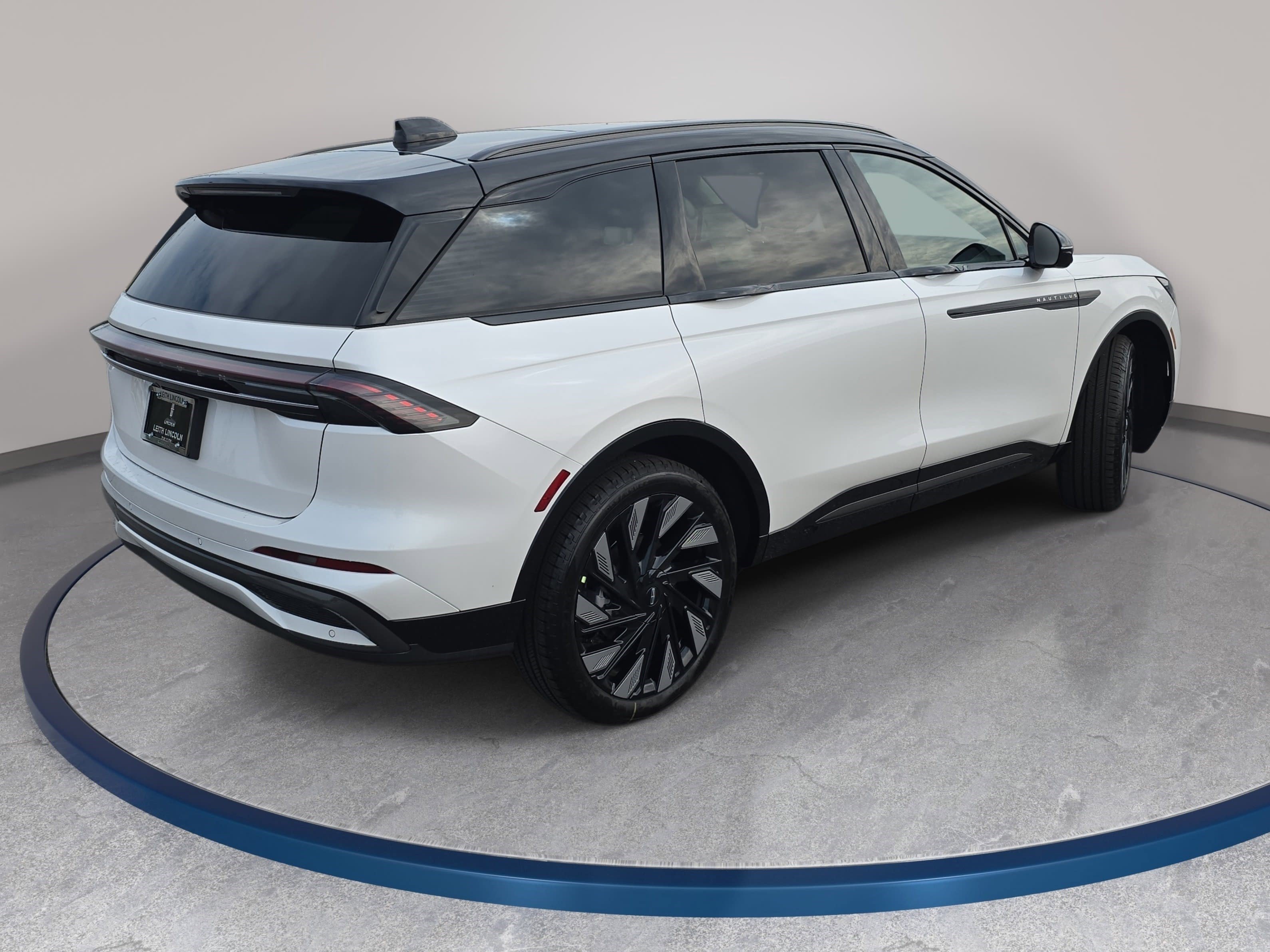 New 2026 Lincoln Nautilus Reserve w/ Jet Appearance Package AWD/4WD image 5