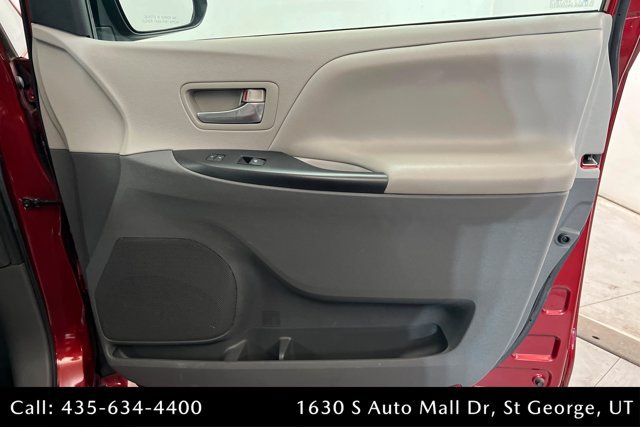 Used 2020 Toyota Sienna LE FWD image 23