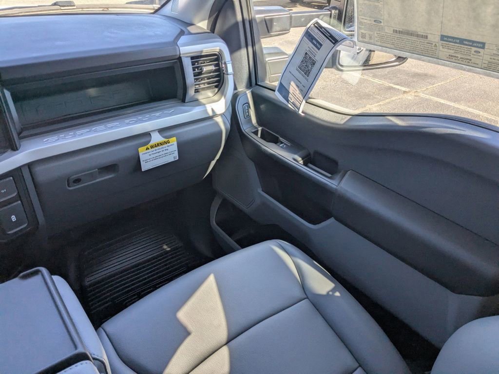 New 2025 Ford F450 XL w/ XL Chrome Package RWD image 16