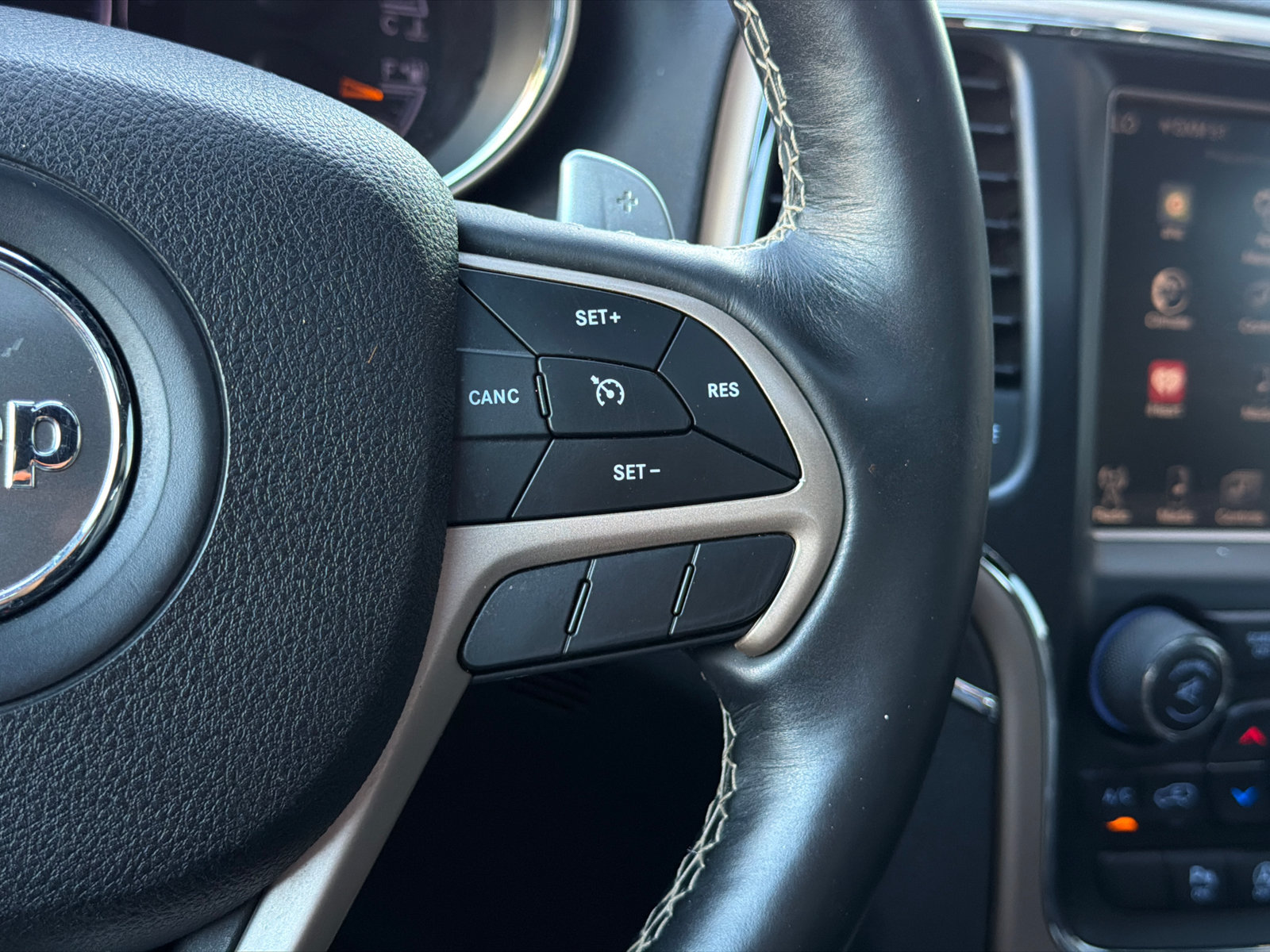 Used 2017 Jeep Grand Cherokee Limited AWD/4WD image 22