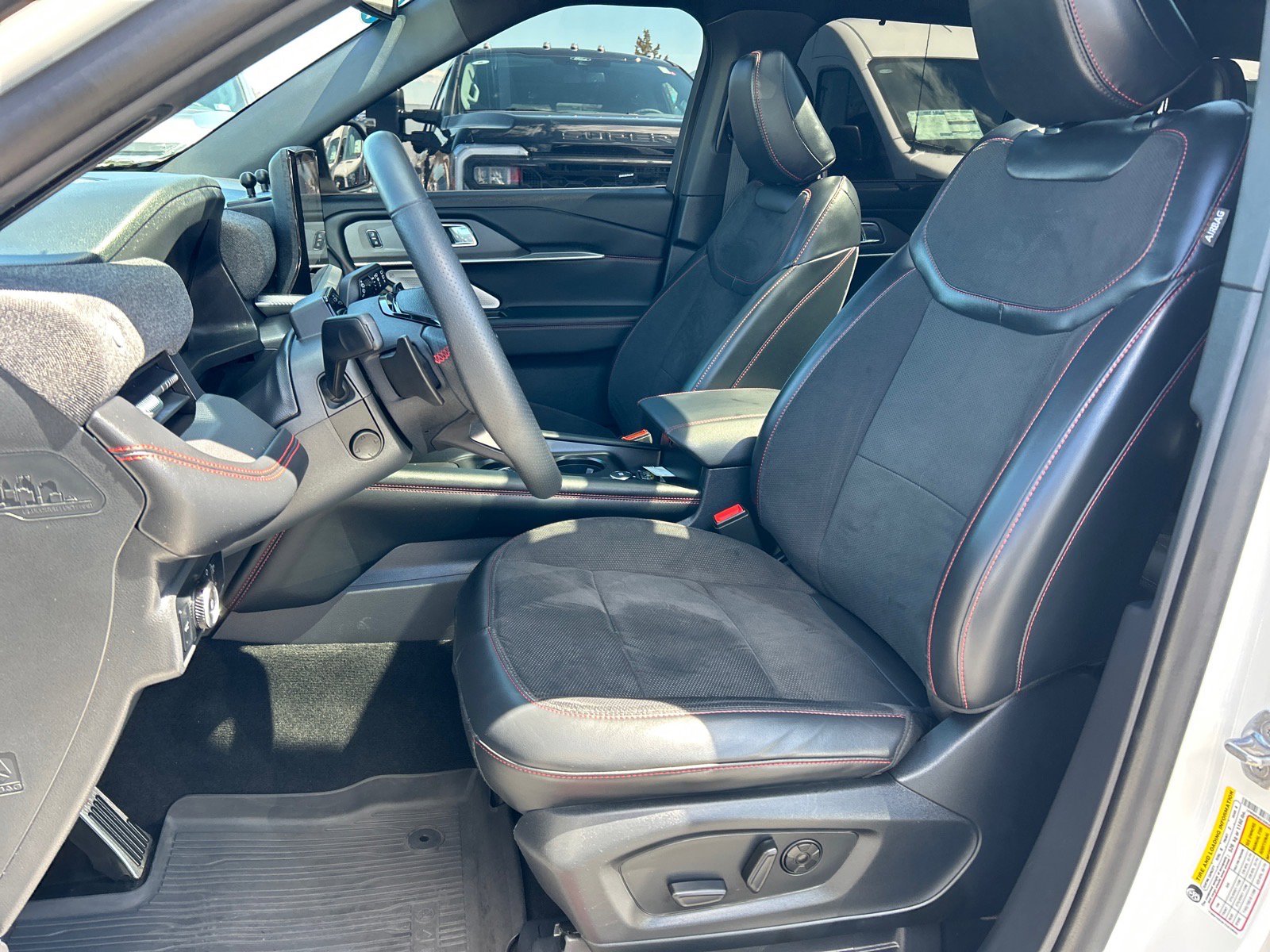 Certified 2025 Ford Explorer ST AWD/4WD image 10