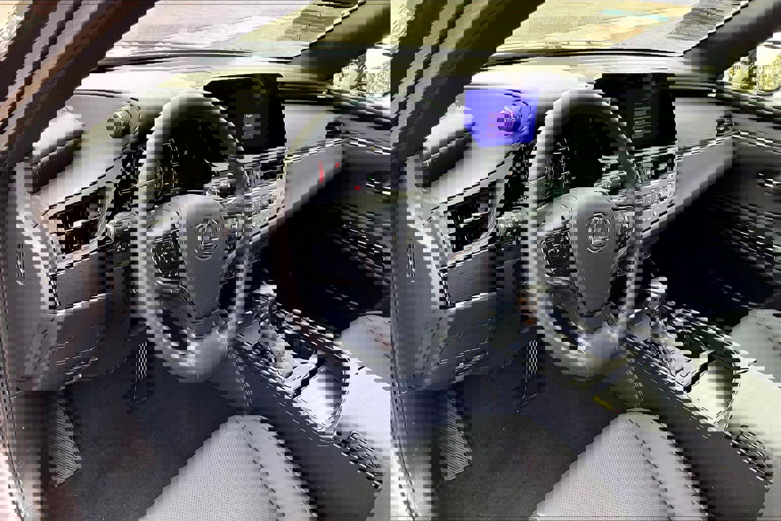 Used 2025 Lexus ES 350 w/ Premium Package image 16