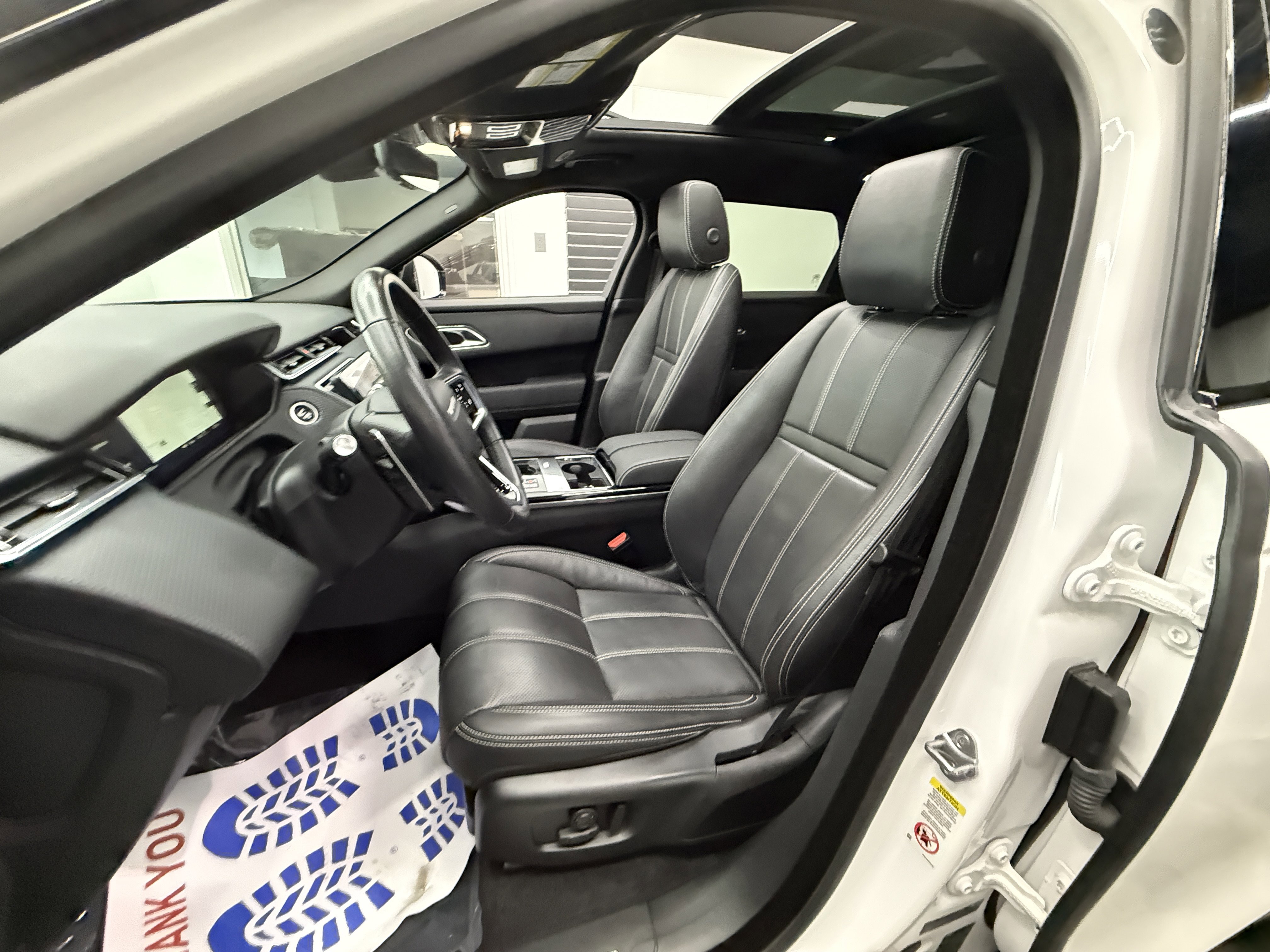 Used 2023 Land Rover Range Rover Velar R-Dynamic S image 11