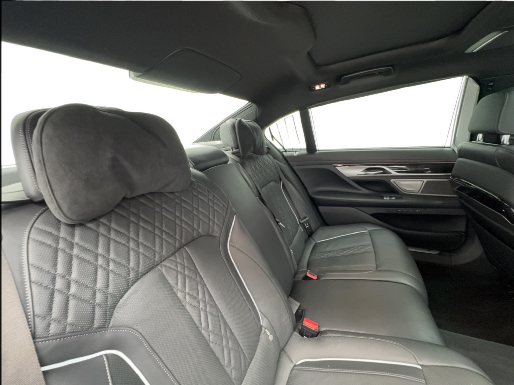 Used 2022 BMW 740i w/ Luxury Rear Seating Package RWD image 30