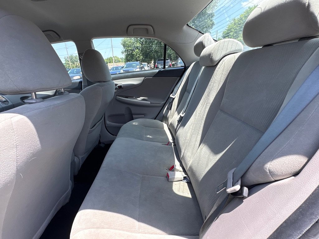Used 2013 Toyota Corolla LE FWD image 11