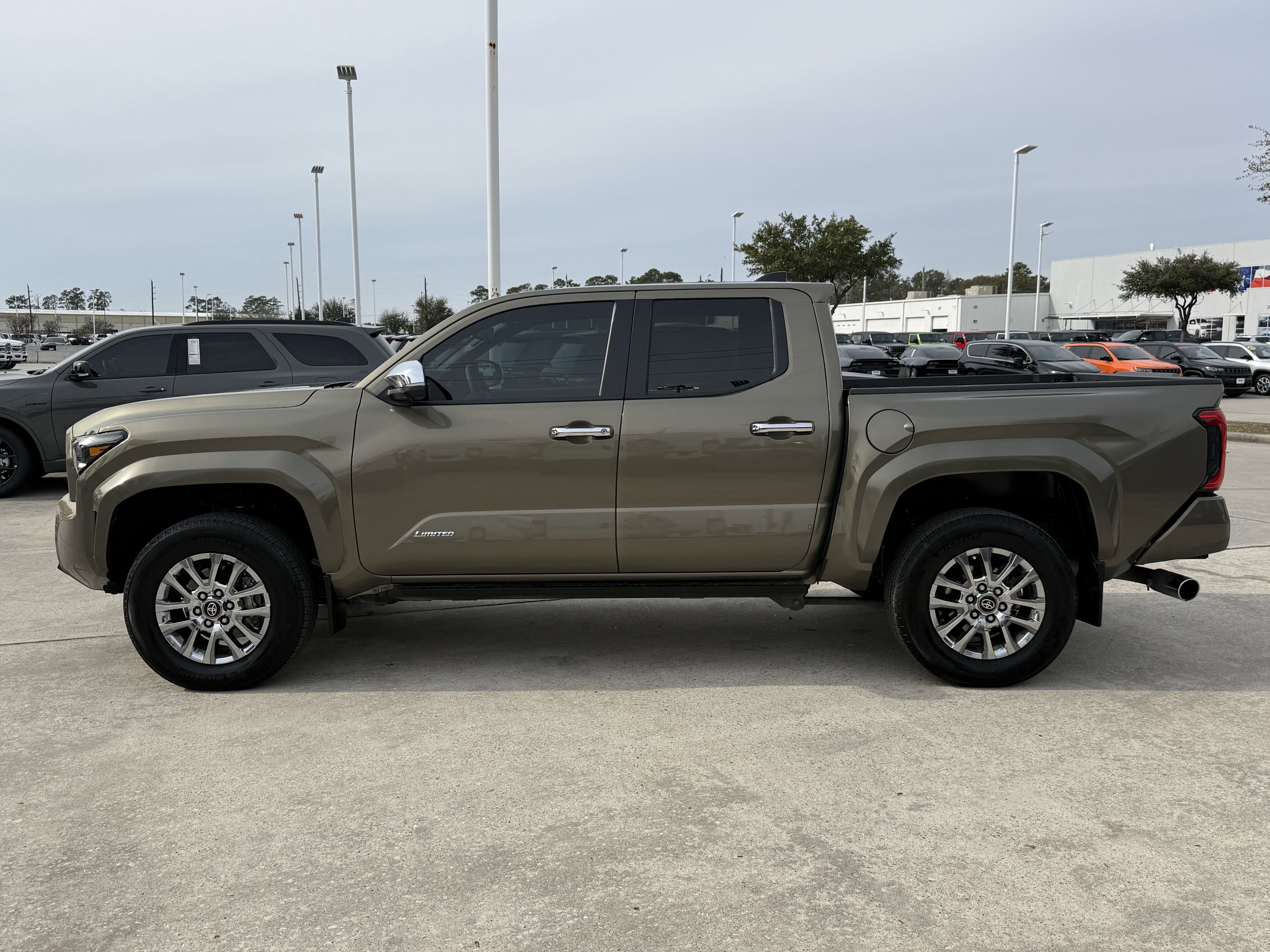 Used 2025 Toyota Tacoma 4x4 Double Cab image 8