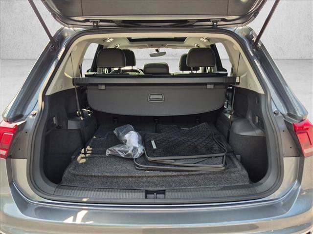 Used 2021 Volkswagen Tiguan SE w/ Panoramic Sunroof Package AWD/4WD image 6