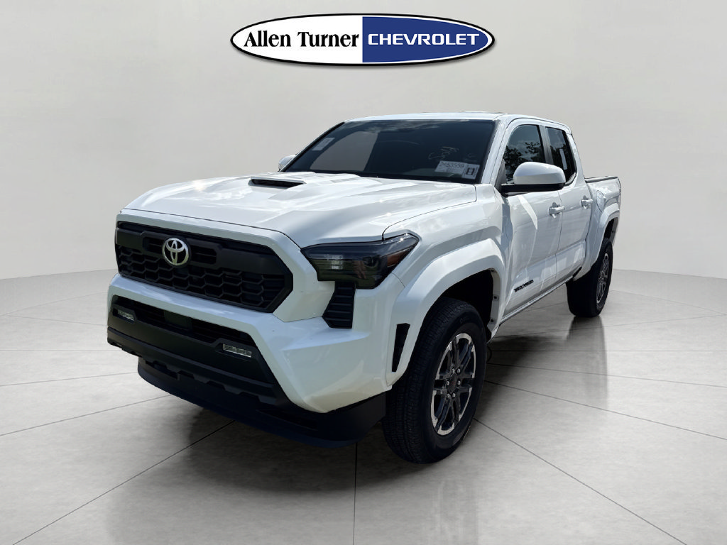 Used 2025 Toyota Tacoma TRD Sport AWD/4WD image 3