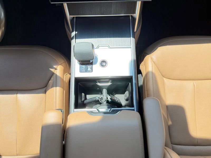 Used 2025 Land Rover Range Rover SE AWD/4WD image 25
