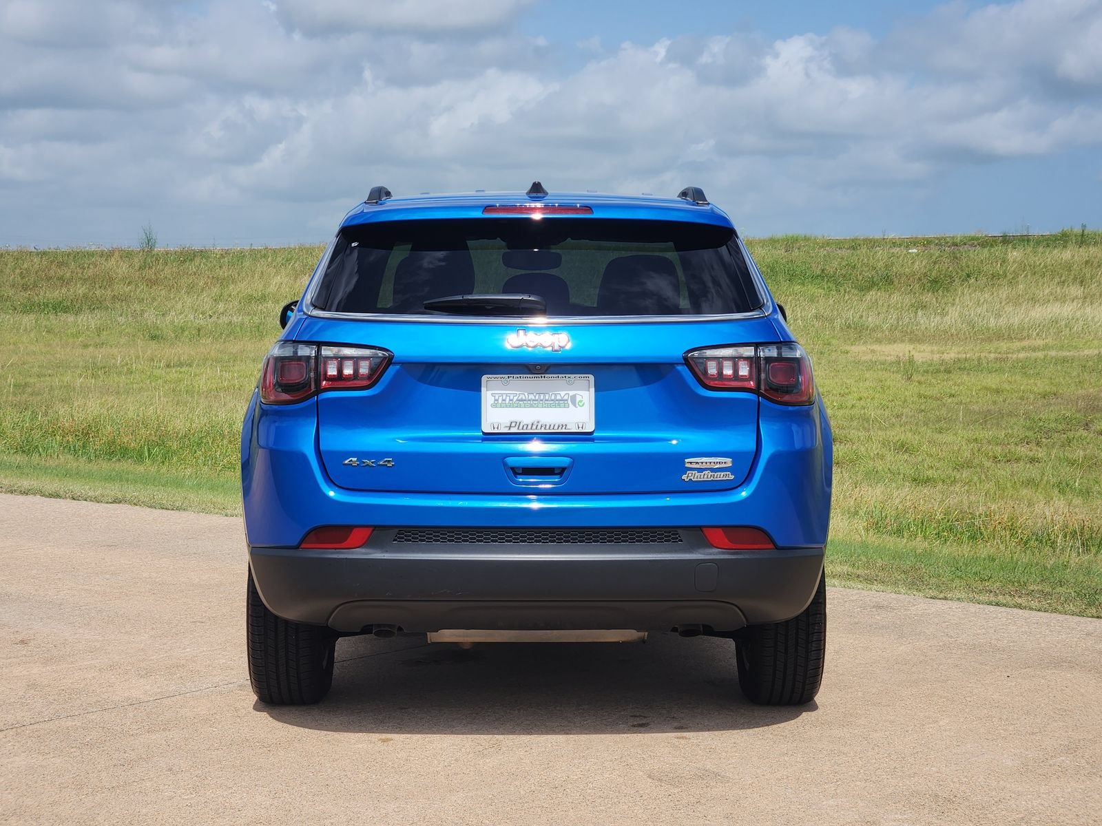 Used 2024 Jeep Compass Latitude AWD/4WD image 8