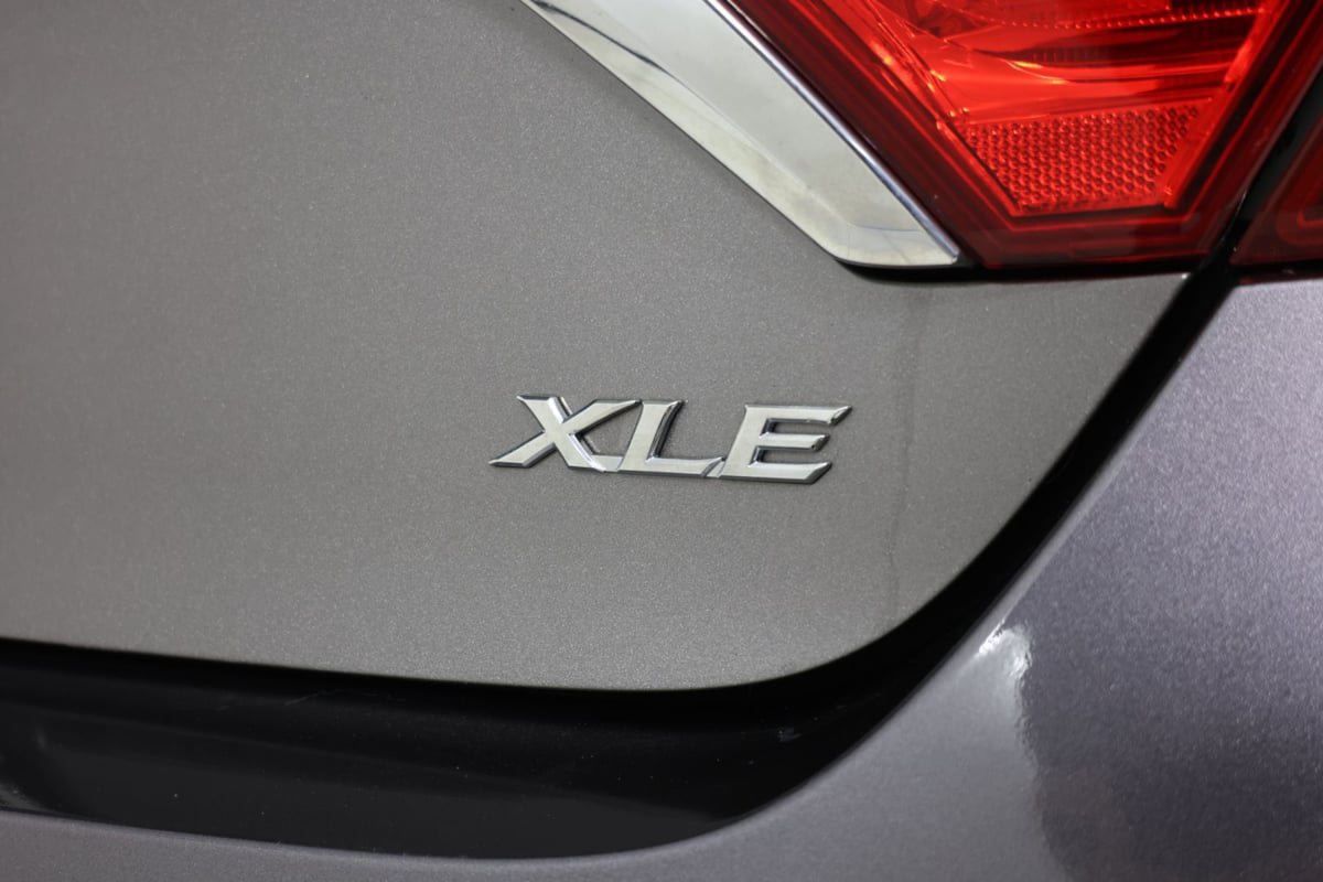 Used 2015 Toyota Camry XLE FWD image 16