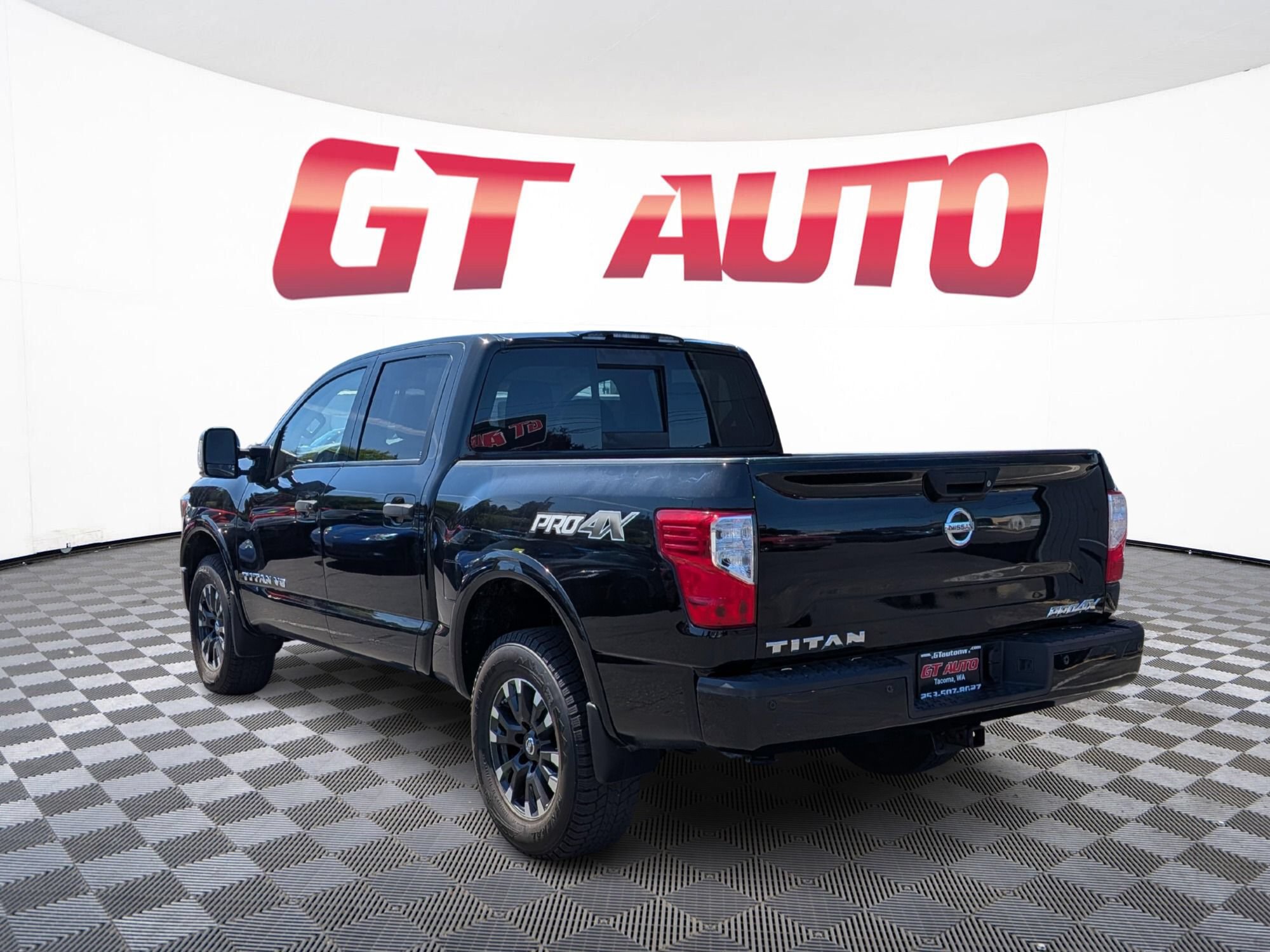 Used 2019 Nissan Titan PRO-4X AWD/4WD image 4
