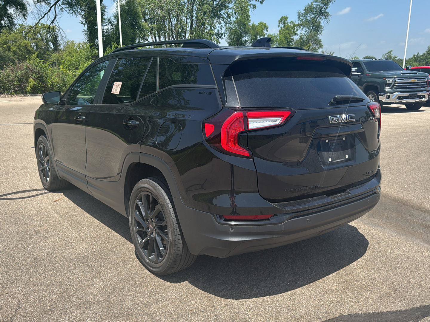 Used 2024 GMC Terrain SLE w/ Driver Convenience Package AWD/4WD image 3