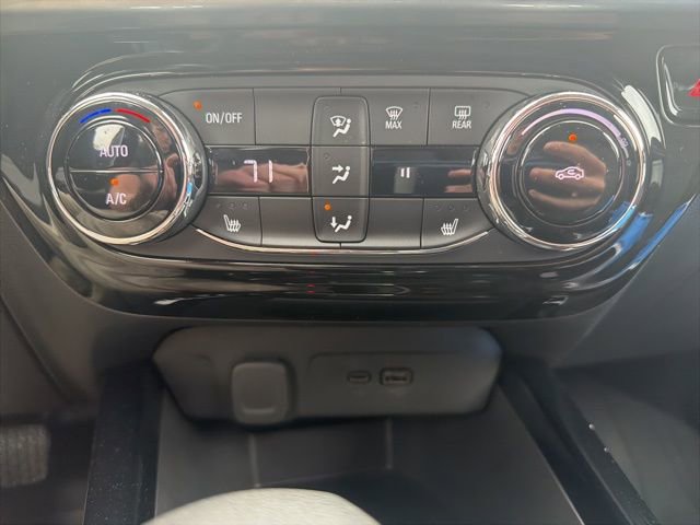 Used 2024 Chevrolet Trax LT w/ LT Convenience Package image 28