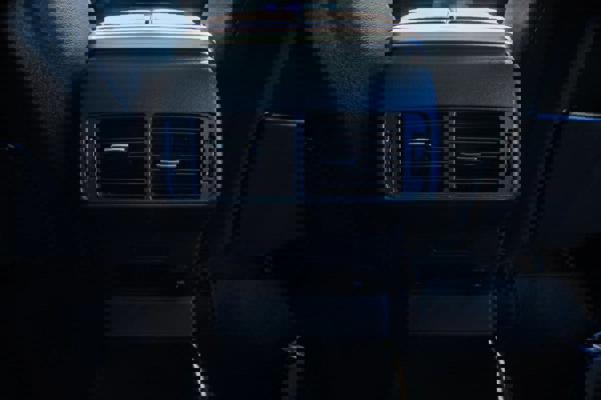 Used 2019 Land Rover Range Rover Velar S image 22