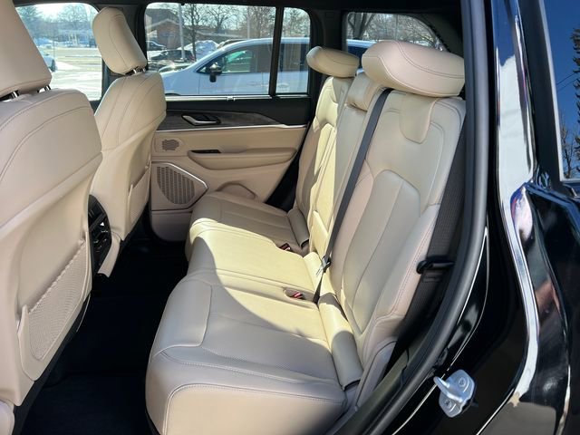 Used 2025 Jeep Grand Cherokee Limited w/ Luxury Tech Group II image 5