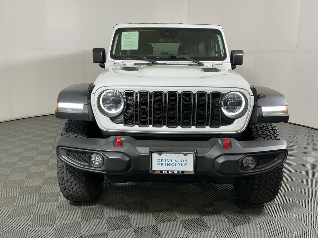 Used 2024 Jeep Wrangler Unlimited Rubicon image 3