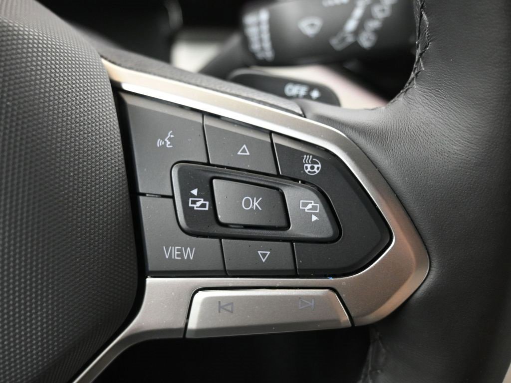 Certified 2025 Volkswagen Atlas Cross Sport SEL Premium R-Line image 28