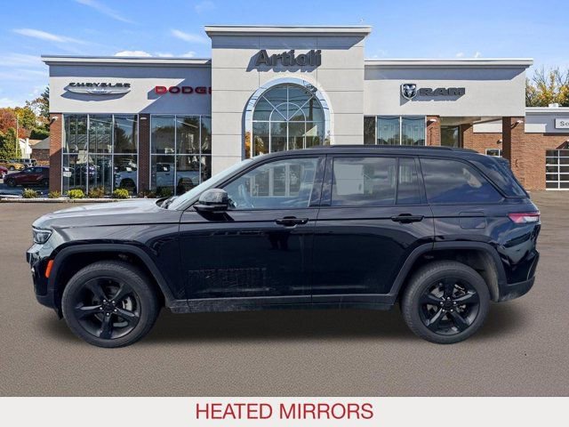 Used 2023 Jeep Grand Cherokee Altitude AWD/4WD image 5
