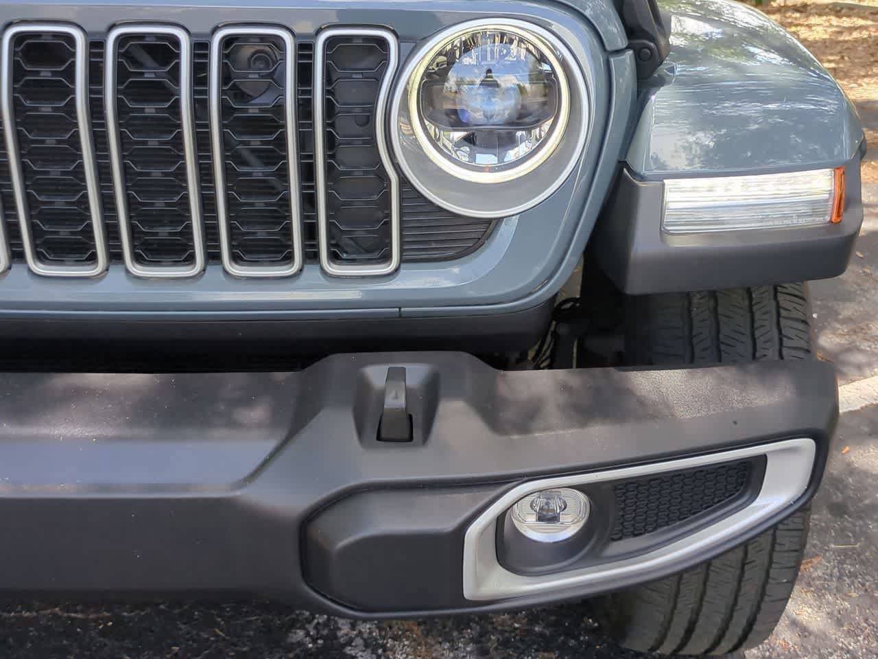 Used 2025 Jeep Wrangler Unlimited Sahara AWD/4WD image 11