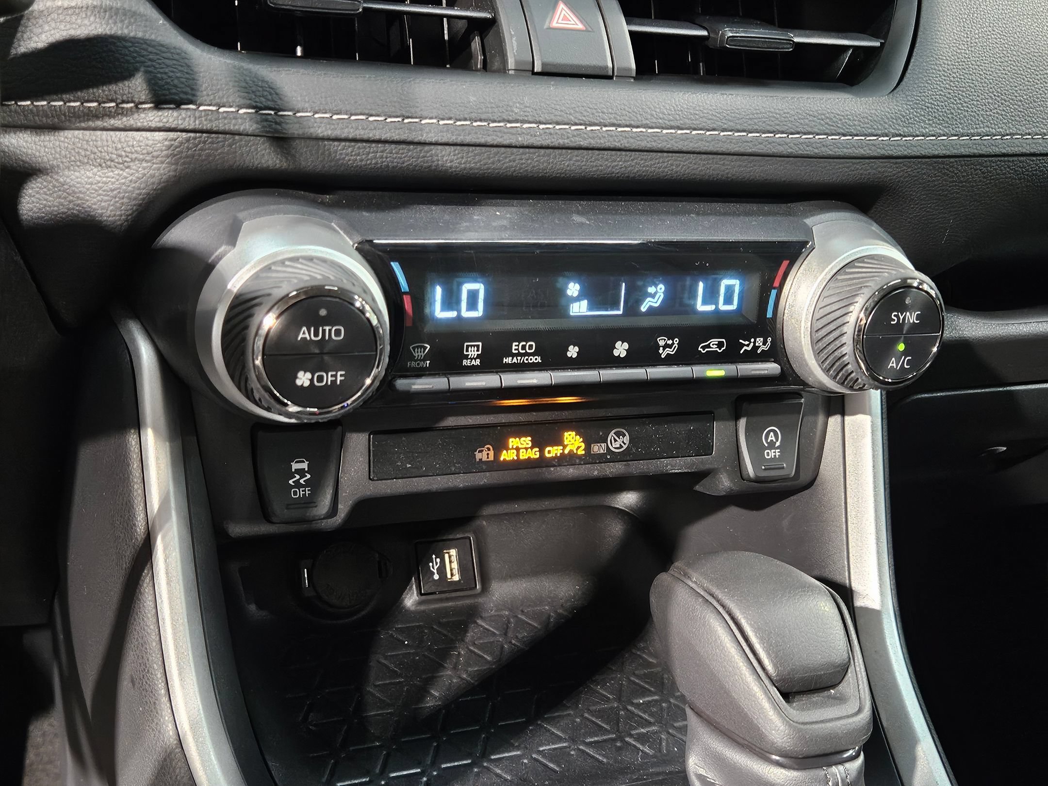 Used 2025 Toyota RAV4 XLE FWD image 31