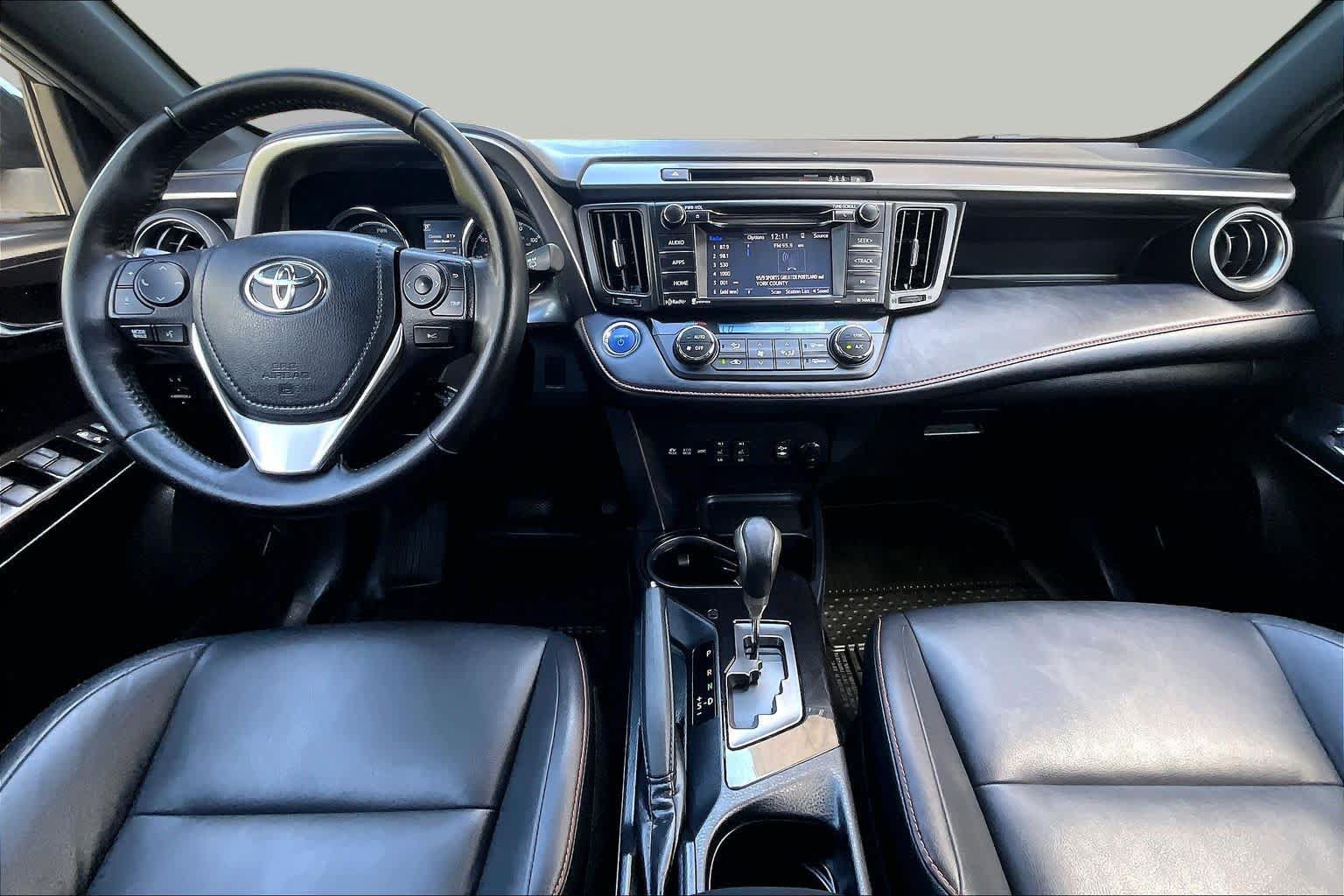 Used 2018 Toyota RAV4 SE AWD/4WD image 16