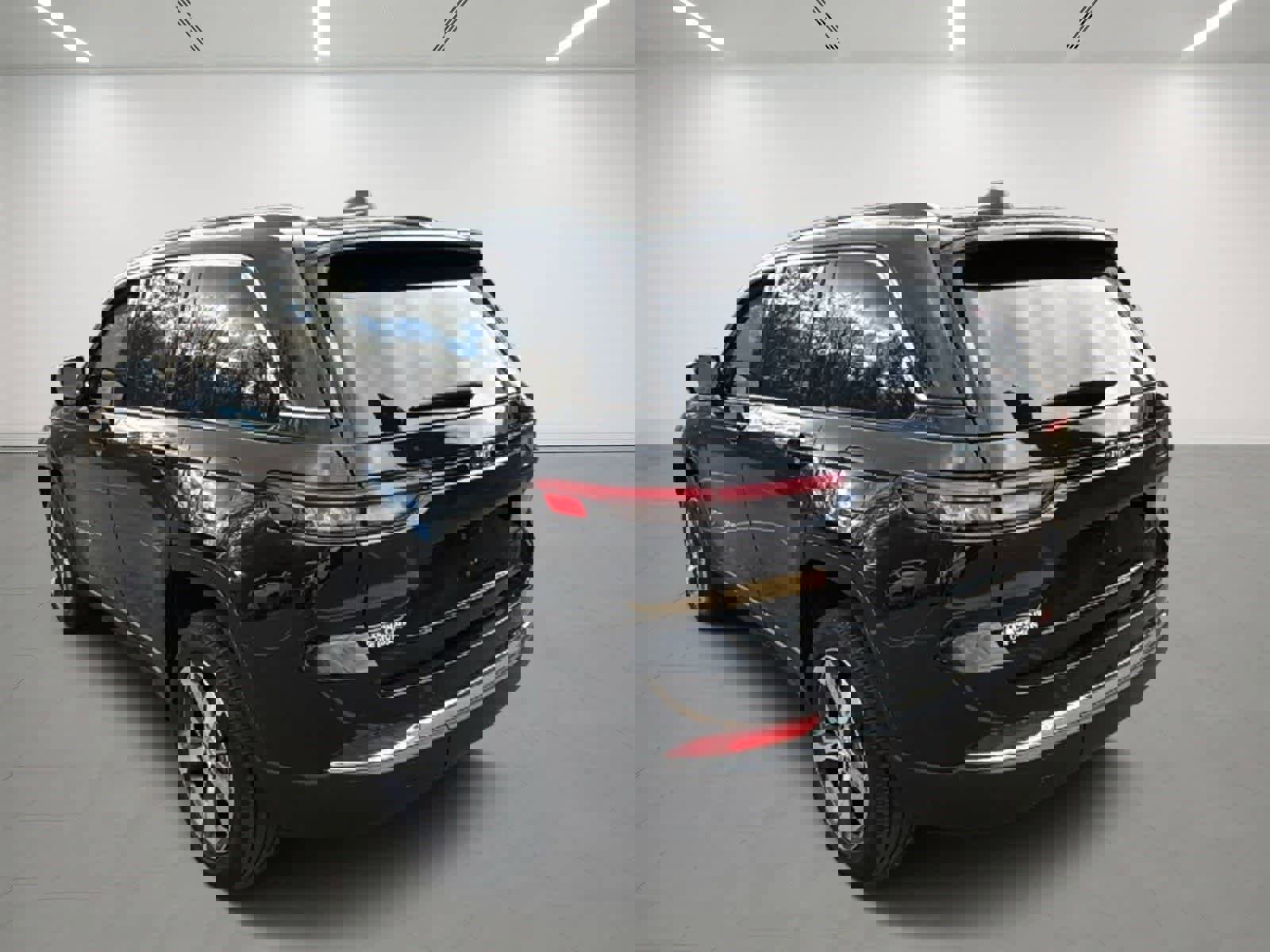 Used 2023 Jeep Grand Cherokee 4WD 4xe image 3