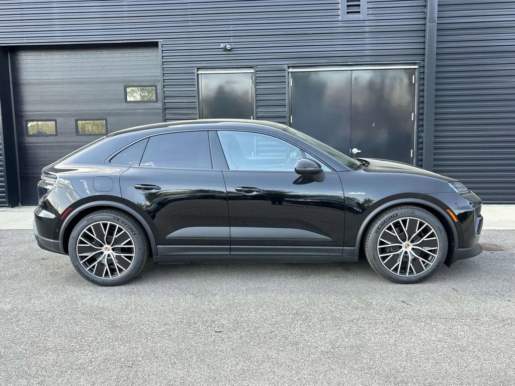 Used 2025 Porsche Macan Electric image 11