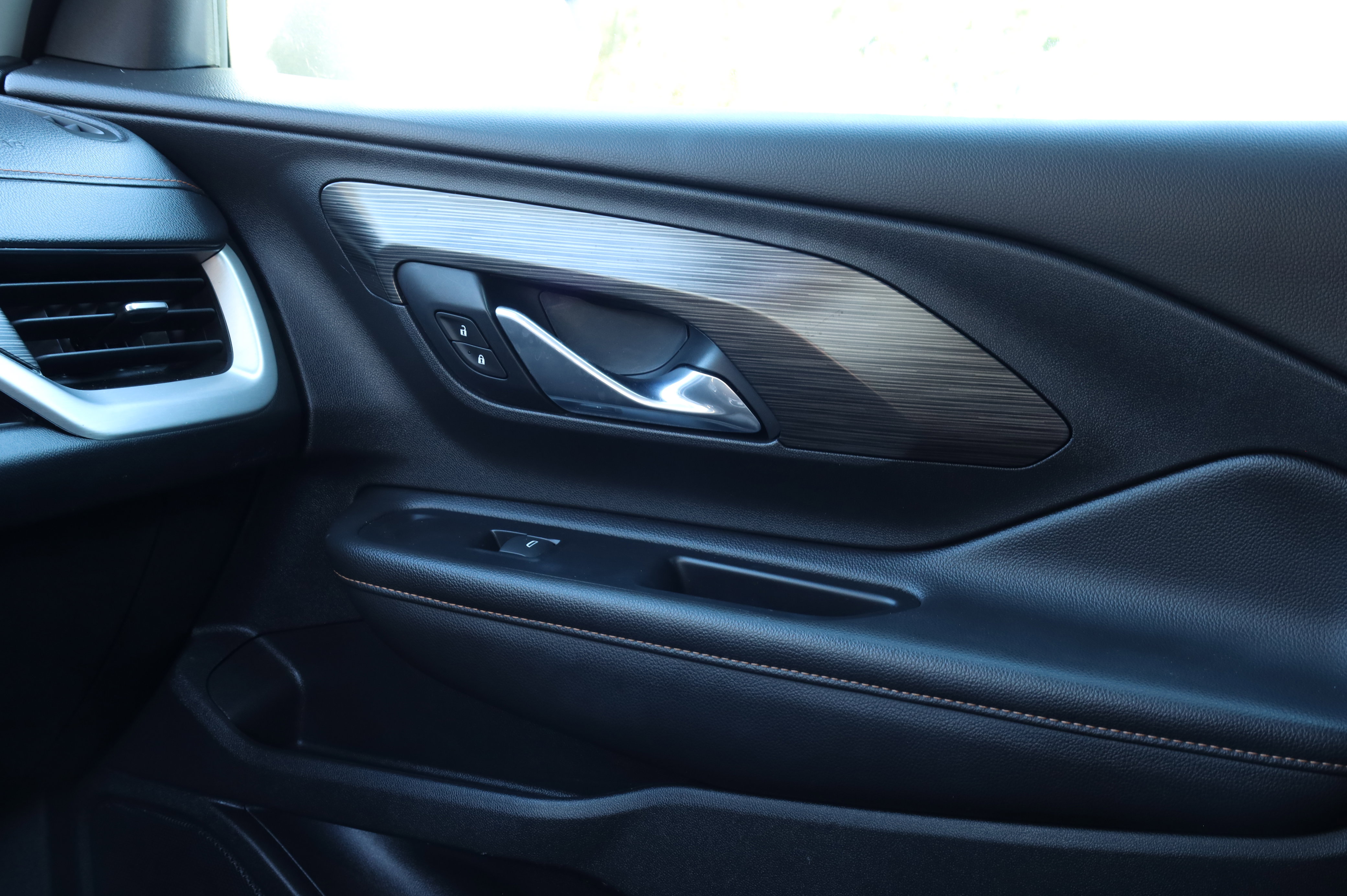 Used 2020 GMC Terrain SLT image 13