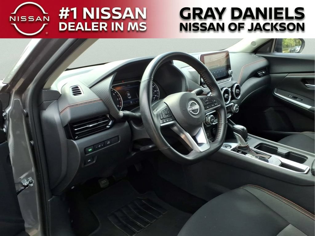 Used 2025 Nissan Sentra SR FWD image 9