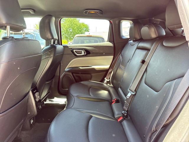 Used 2025 Jeep Compass Limited image 11