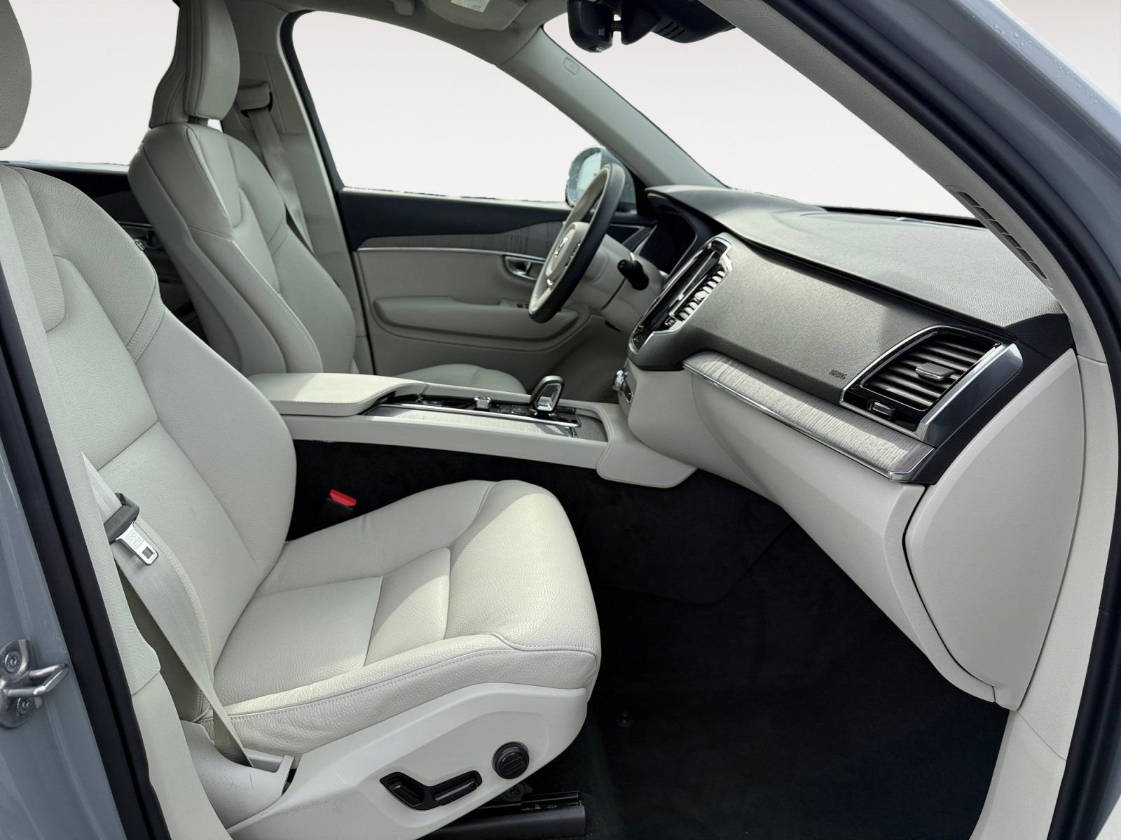 New 2025 Volvo XC90 B6 Plus image 15