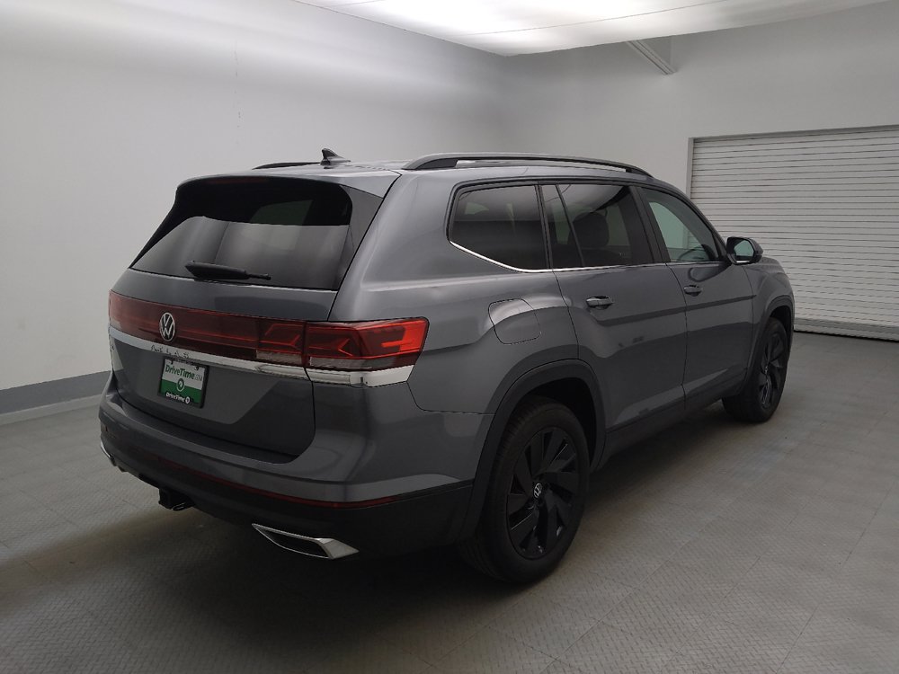 Used 2024 Volkswagen Atlas SE w/ Panoramic Sunroof Package FWD image 9