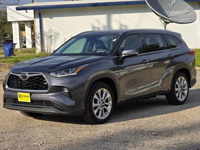 Used 2020 Toyota Highlander Limited image 3