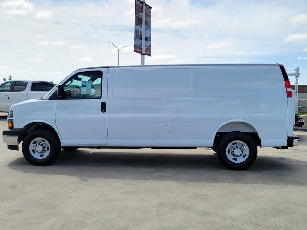New 2026 Chevrolet Express 3500 Extended RWD image 21