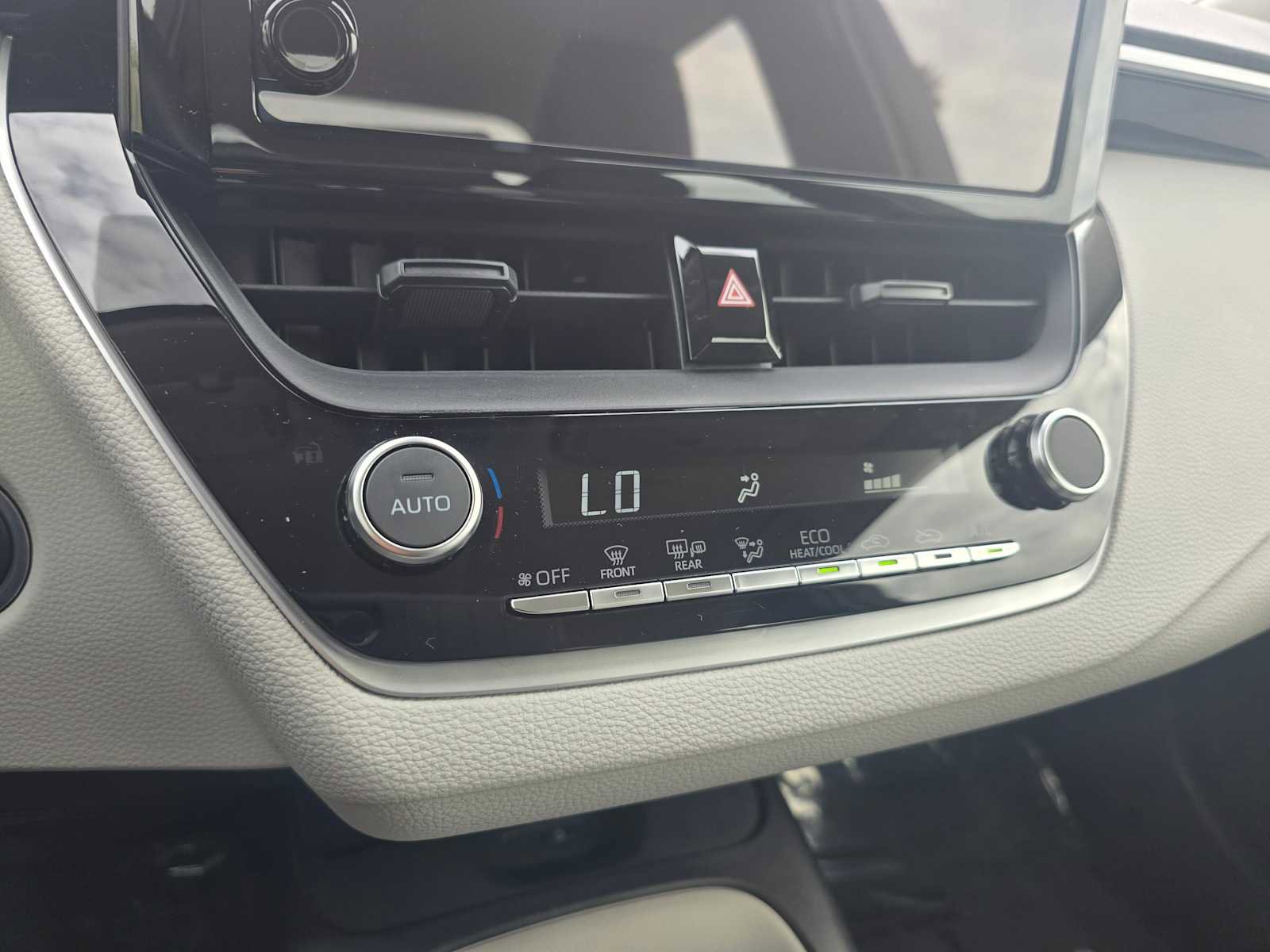 Used 2026 Toyota Corolla LE w/ LE Premium Package image 28