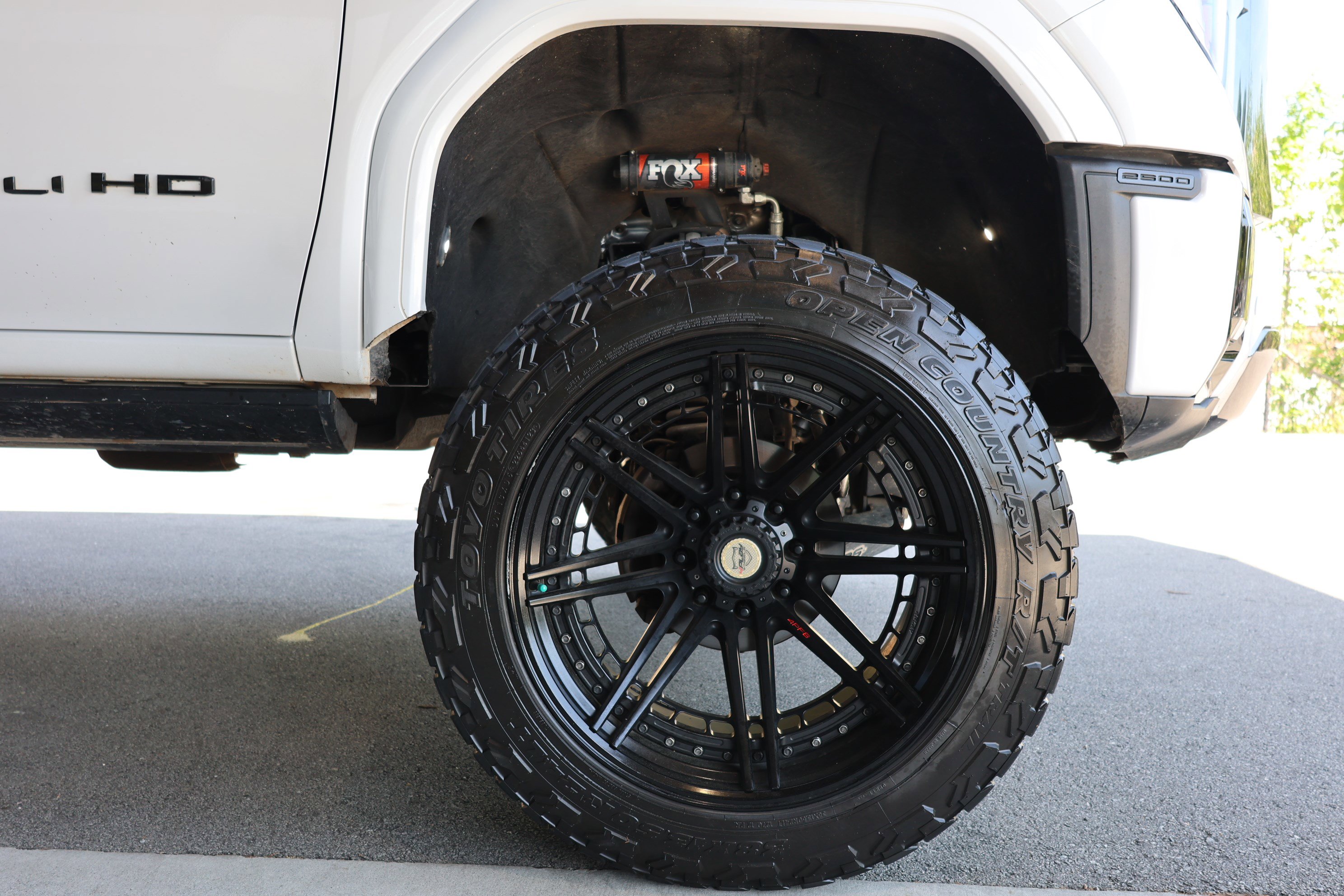 Used 2024 GMC Sierra 2500 Denali Ultimate w/ Snow Plow Prep/Camper Package image 6