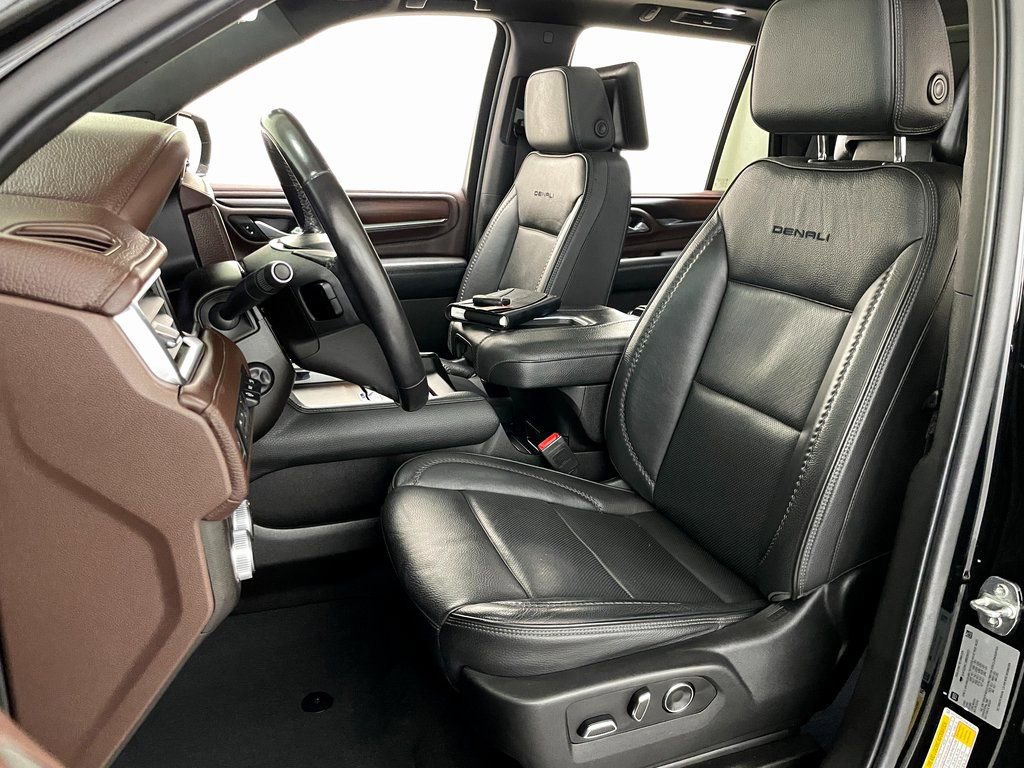 Used 2021 GMC Yukon Denali w/ Denali Ultimate Package AWD/4WD image 30