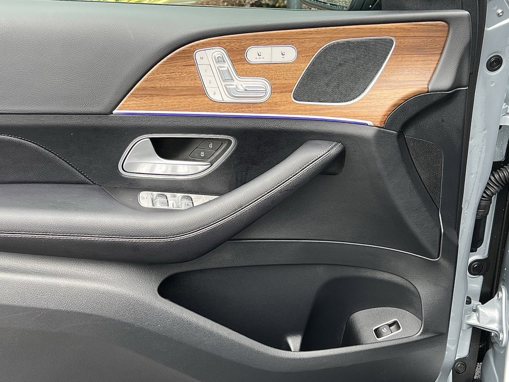 Used 2025 Mercedes-Benz GLE 350 4MATIC w/ Winter Package image 26