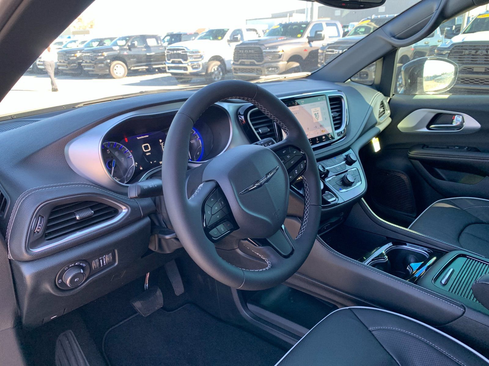 New 2026 Chrysler Pacifica Limited w/ Uconnect Theater Family Group image 10