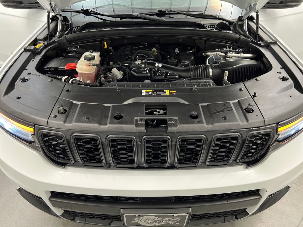 Used 2024 Jeep Grand Cherokee L Laredo image 71