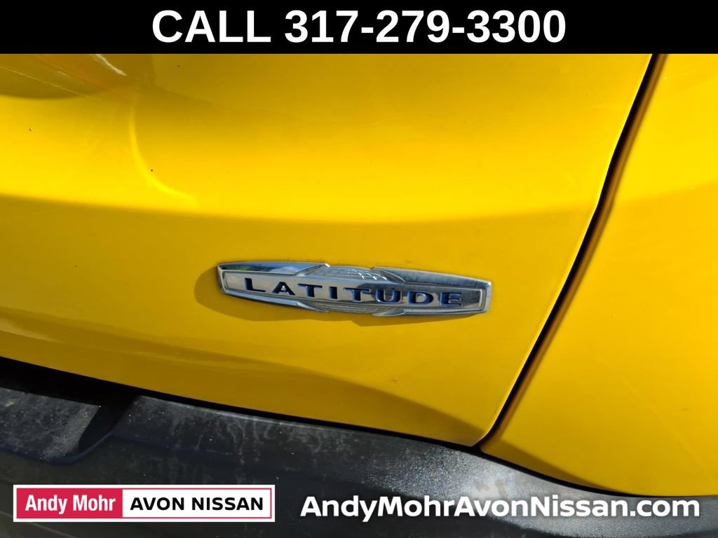 Used 2015 Jeep Renegade Latitude w/ Cold Weather Group II AWD/4WD image 11