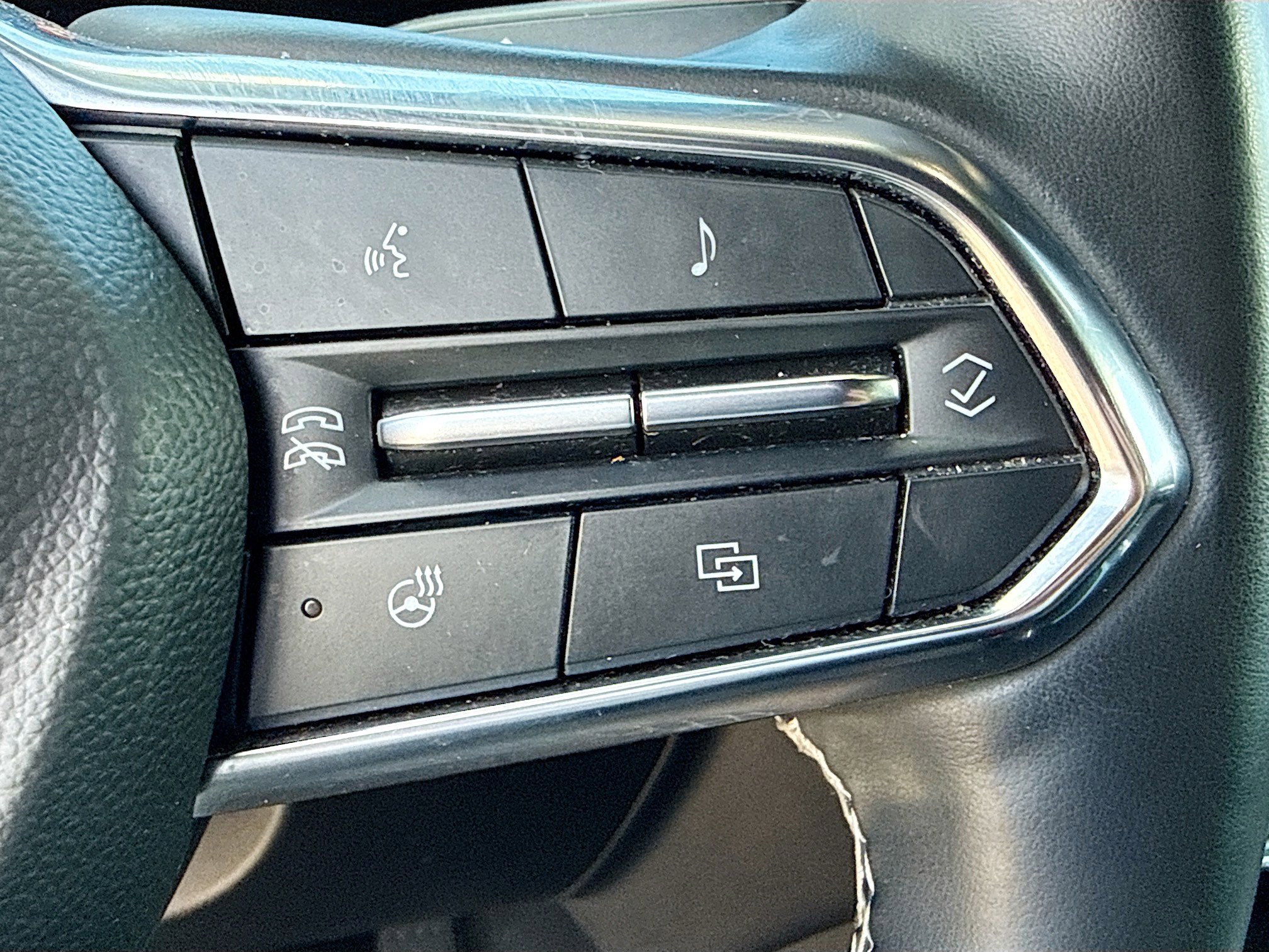 Used 2025 Chevrolet Traverse LT image 39