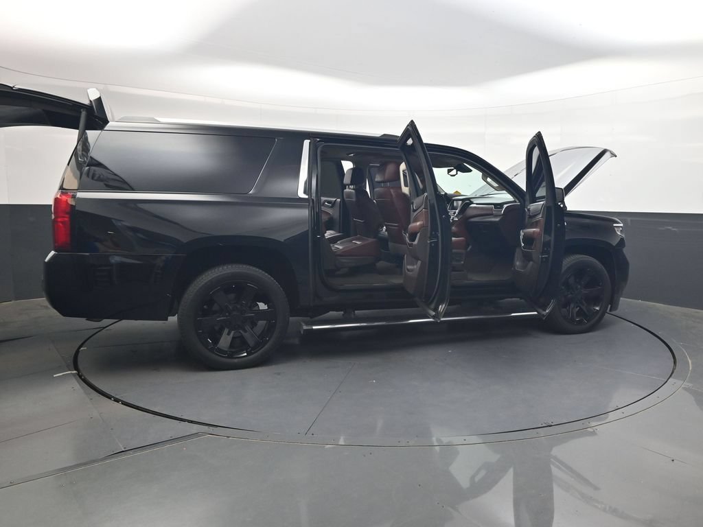 Used 2020 Chevrolet Suburban Premier AWD/4WD image 35