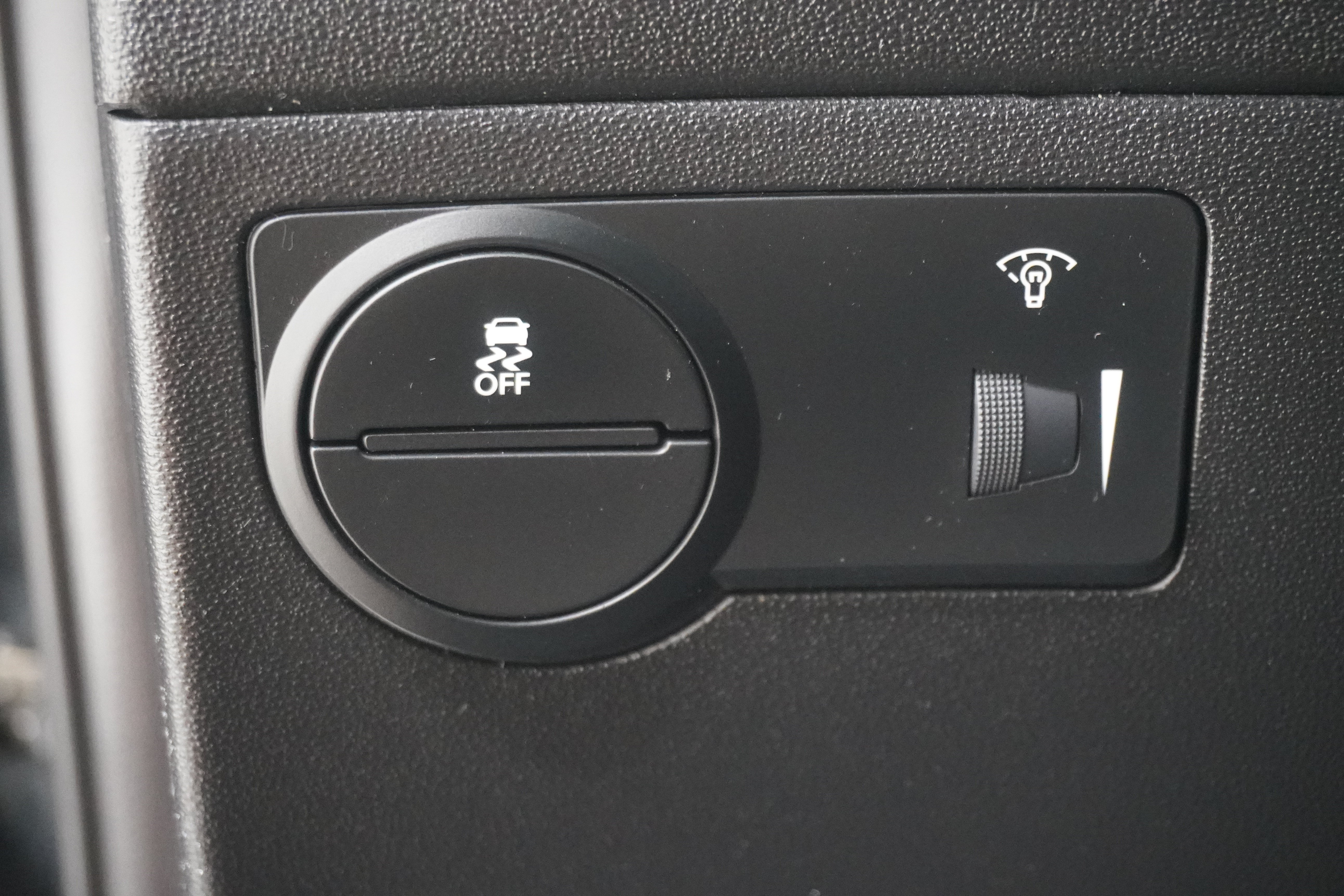 Used 2013 Hyundai Genesis 3.8 RWD image 18