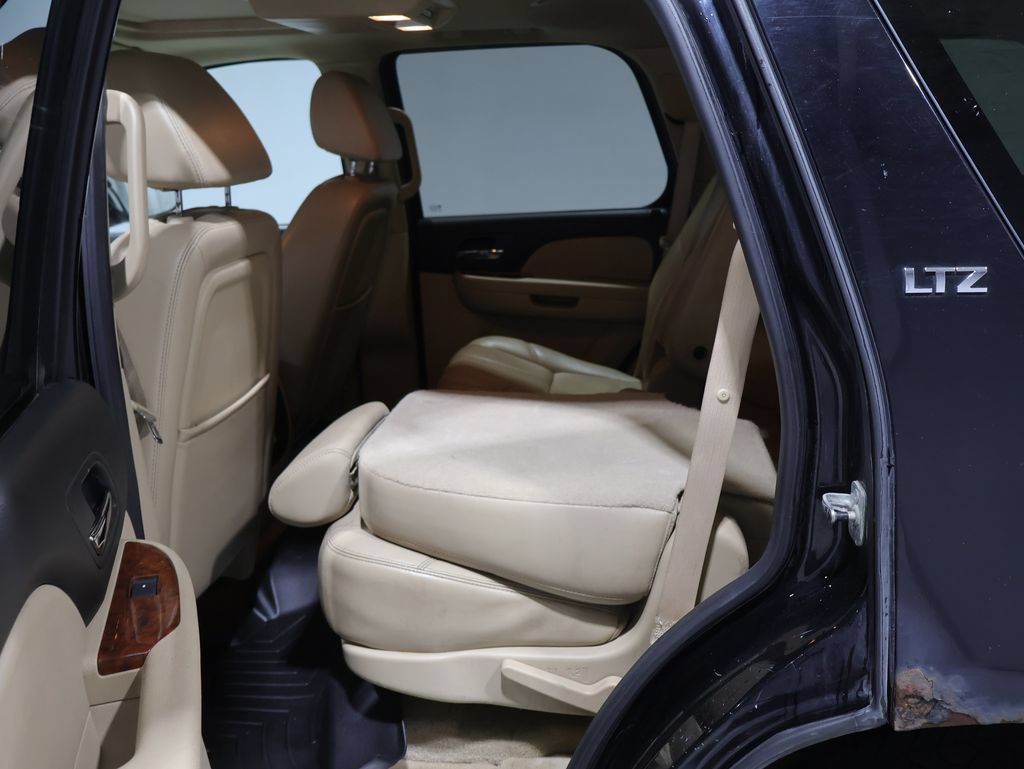 Used 2007 Chevrolet Tahoe LTZ w/ LTZ Preferred Equipment Group AWD/4WD image 17